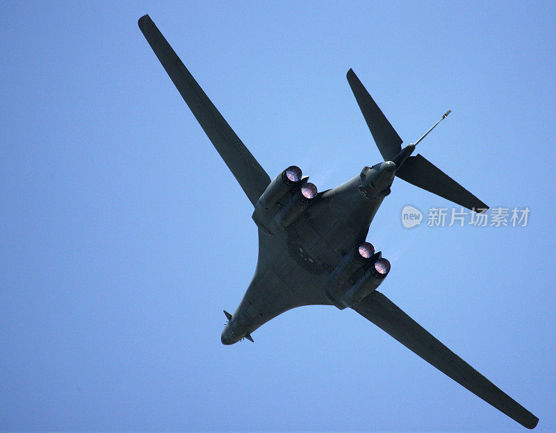 b - 1枪骑兵轰炸机